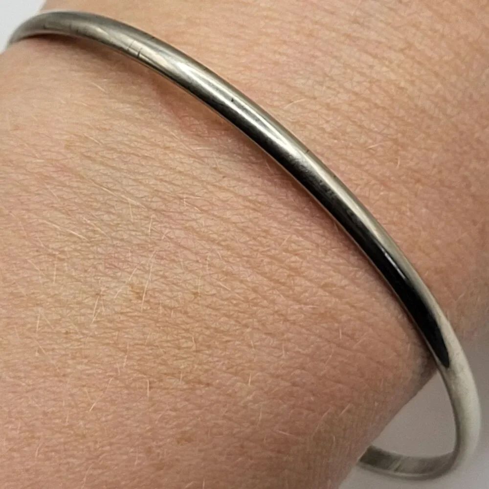 Minimalist Sterling Silver Band Bracelet 6g 2.5in dia